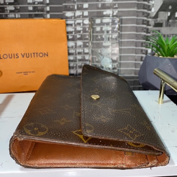 Louis Vuitton Monogram Wallet - Authentic - Picture 14 of 16